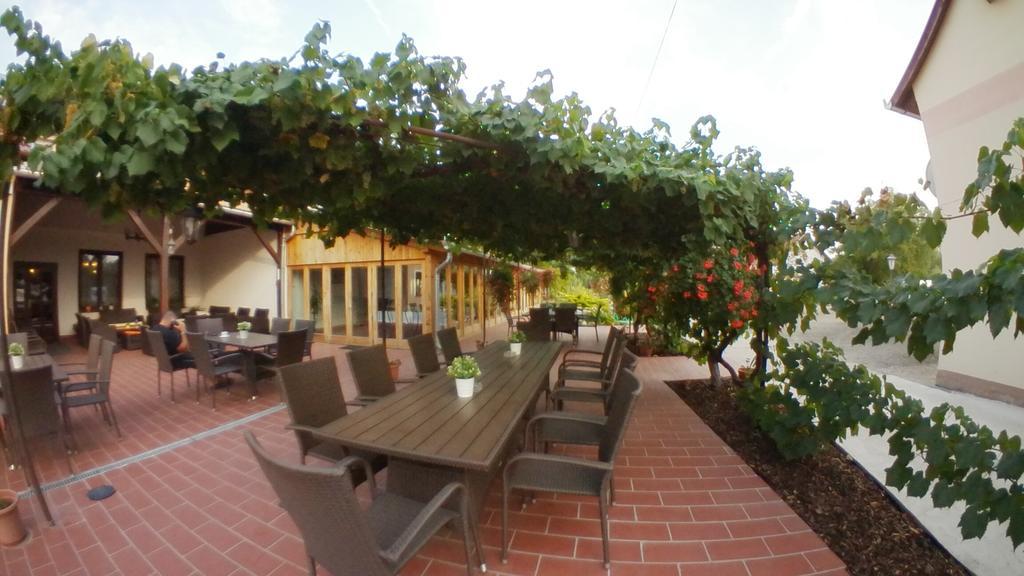 Forro Fogado & Bauer Bistro Hotel Roszke Exterior photo